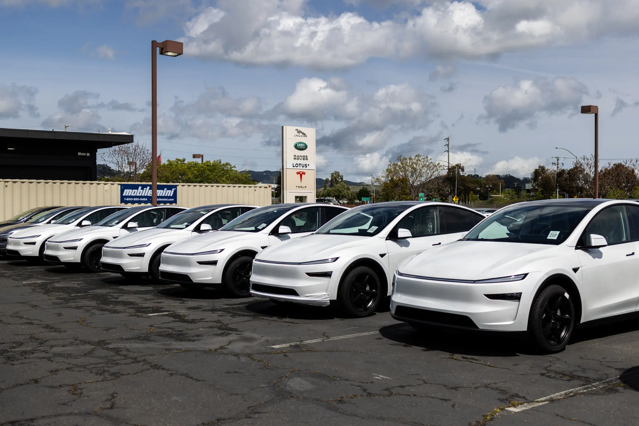 Кінець епохи податкових пільг для електрокарів: як це змінить ціни та ринок України